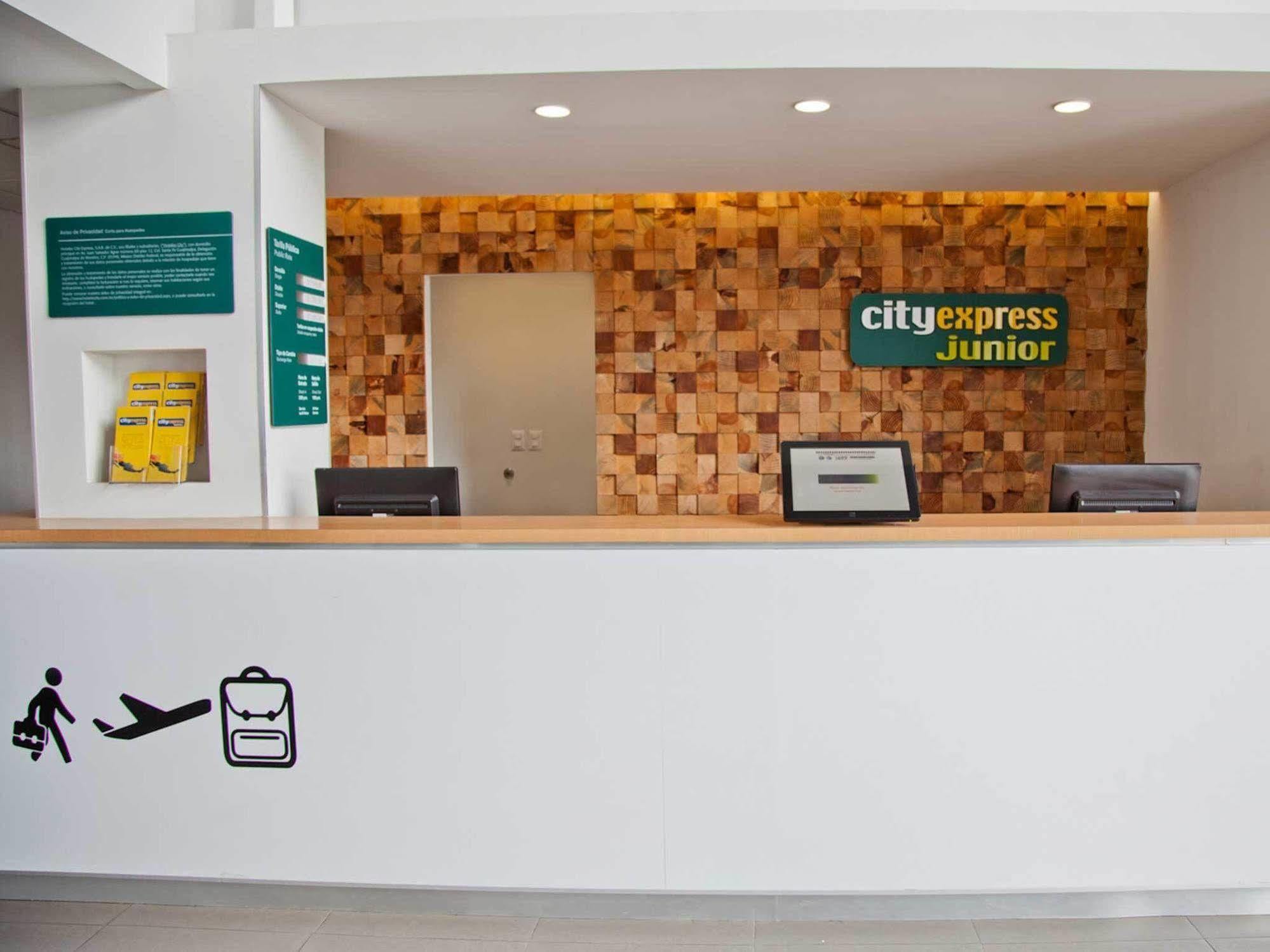 Hotel City Express Junior By Marriott Ciudad Del Carmen Aeropuerto Esterno foto